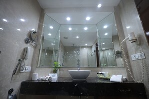 Bathroom - Hotel Samrat (New Delhi)