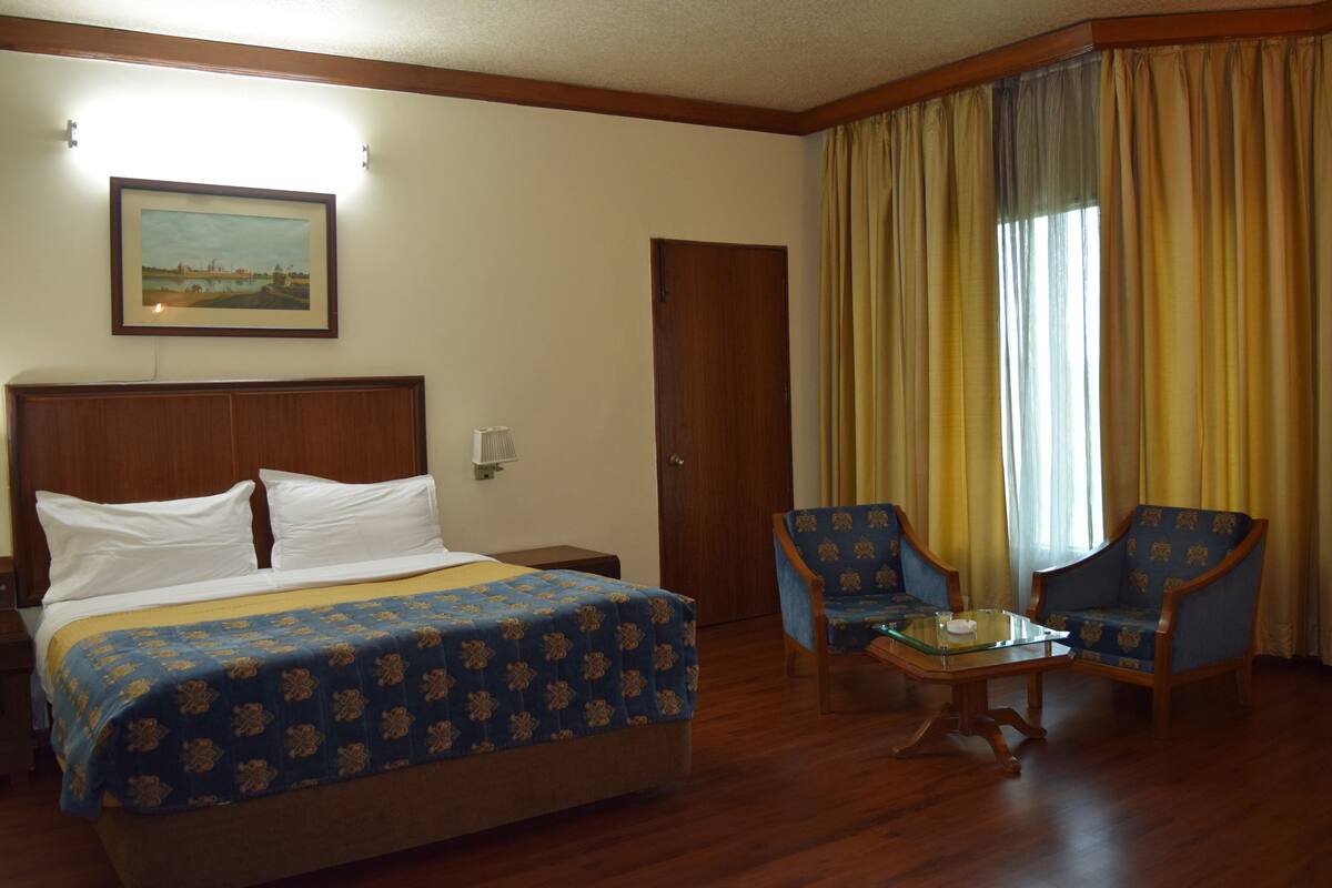 Standard Room | 2 bilik tidur, peti besi dalam bilik, meja, ruang kerja komputer riba 