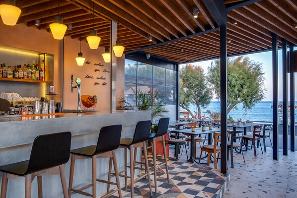 Bar (on property) - Sellada Beach (Santorini)