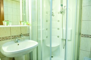 Suite | Minibar, desk, laptop workspace, blackout curtains - Hotel Parc Sibiu (Sibiu)