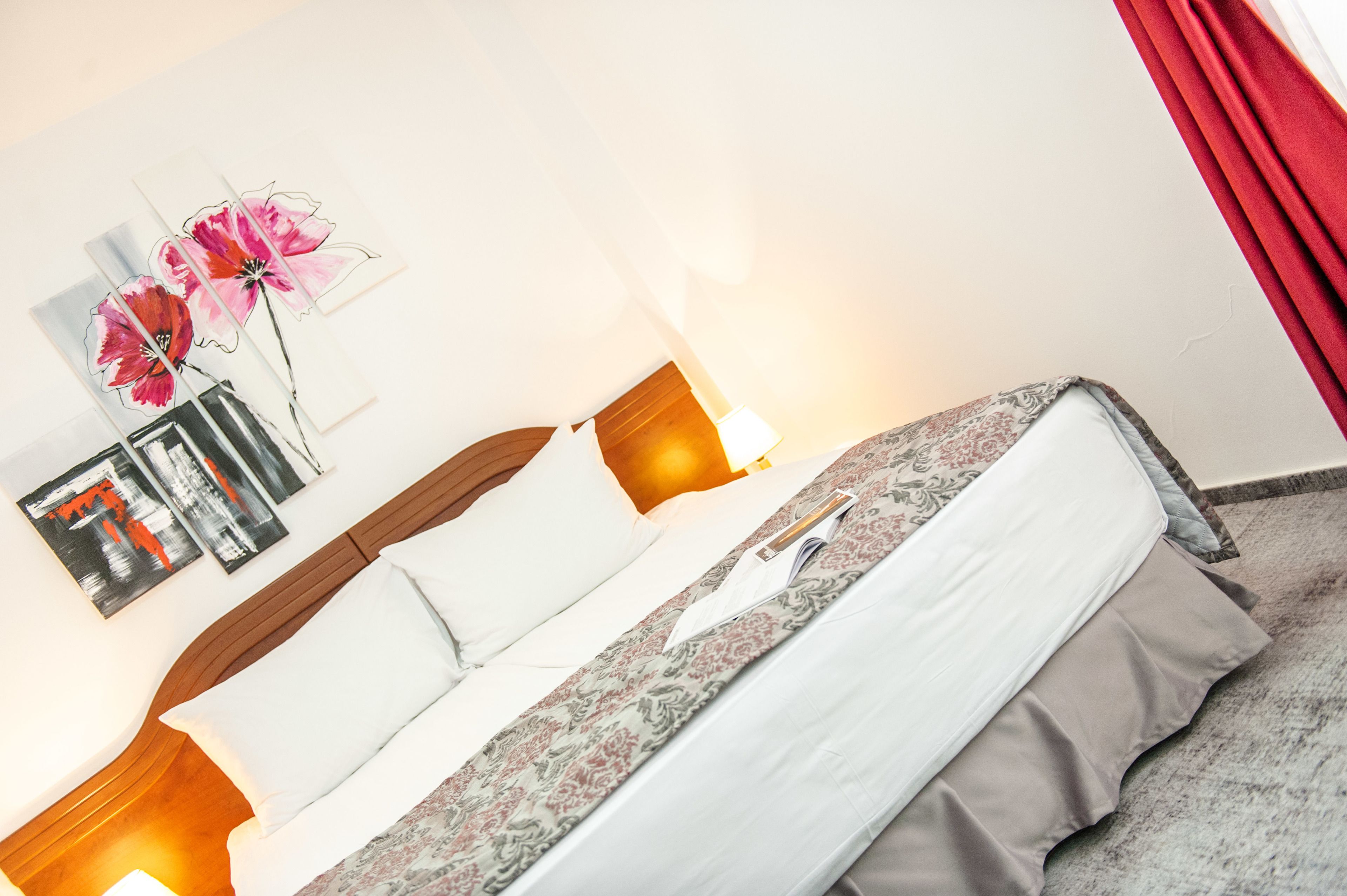 suite | minibar, desk, laptop workspace, blackout curtains