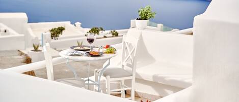 Superior Apartment, Jetted Tub | Premium bedding, in-room safe, soundproofing, iron/ironing board