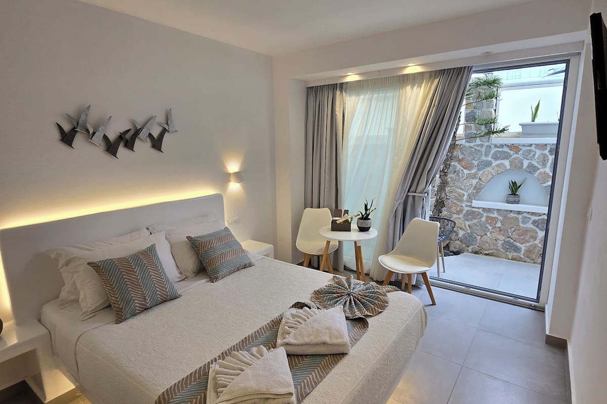 Studio | Luxe beddengoed, een kluis op de kamer, geluiddichte muren
