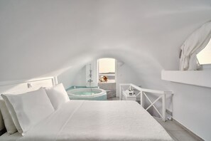 Superior Apartment, Jetted Tub | Premium bedding, in-room safe, soundproofing, iron/ironing board - Merovigliosso Apartments (Santorini)