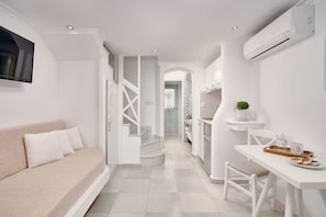 Appartement, vue mer | Literie de qualité supérieure, coffres-forts dans les chambres