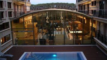 Indendørs pool, udendørs pool