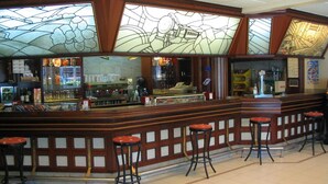 Bar (trong khuôn viên)