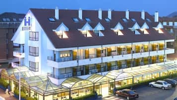 Fassade der Unterkunft â Abend/Nacht