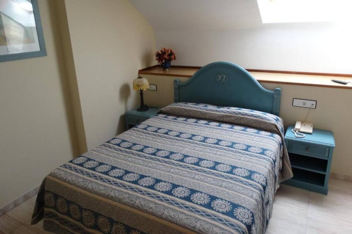 In-room safe, bed sheets