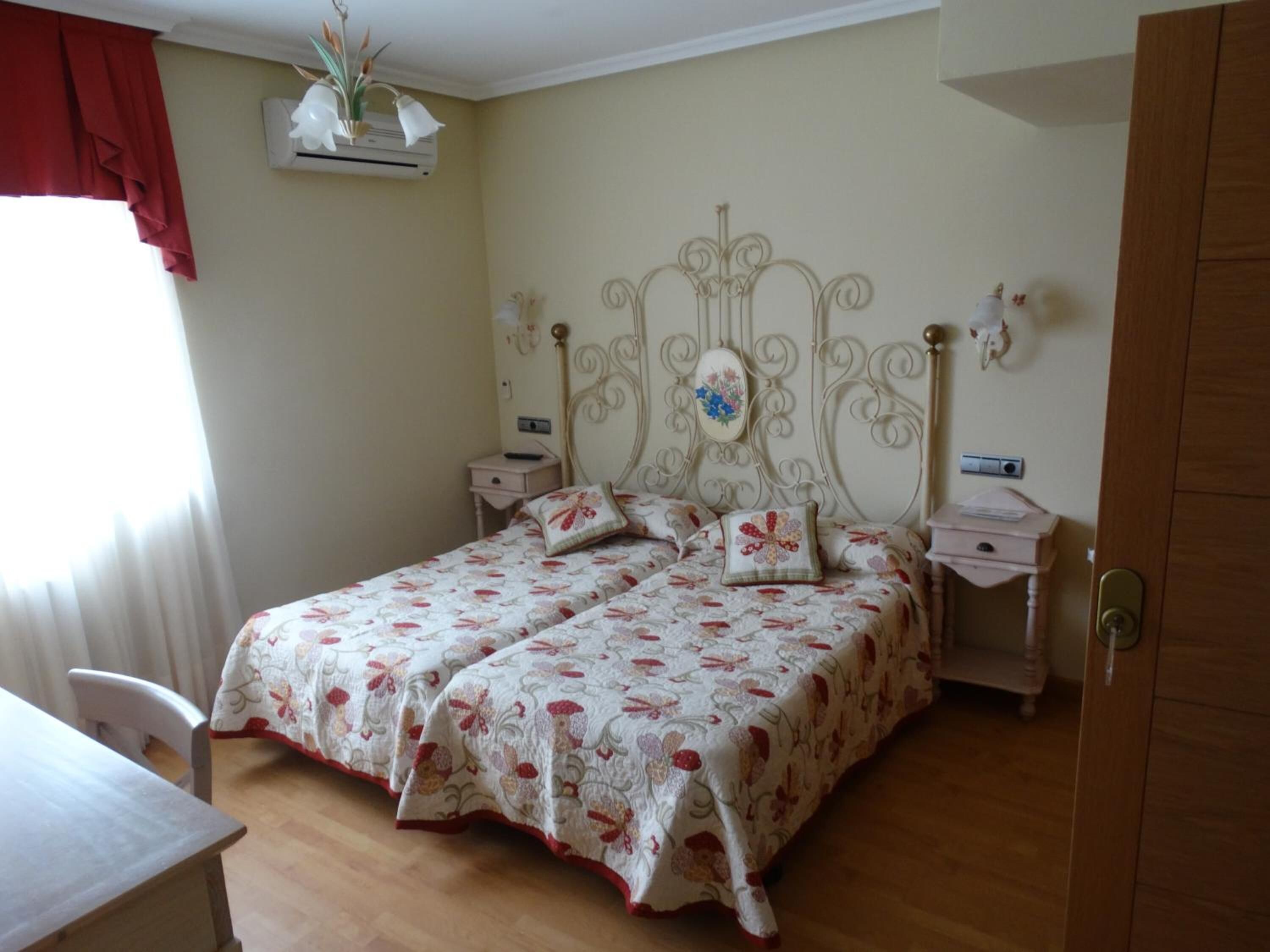 In-room safe, free wired internet, bed sheets