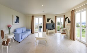 Dobbeltrom | Safe på rommet, skrivebord, wi-fi (inkludert) og sengetøy