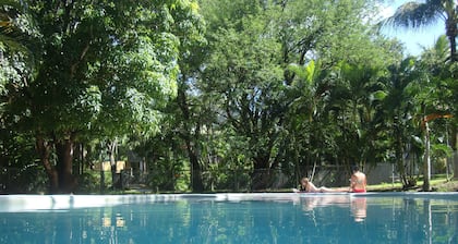 Base Airlie Beach Resort - Hostel