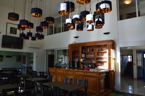 Bar (on property) - The Originals City, City Hôtel, Beauvais (Beauvais)