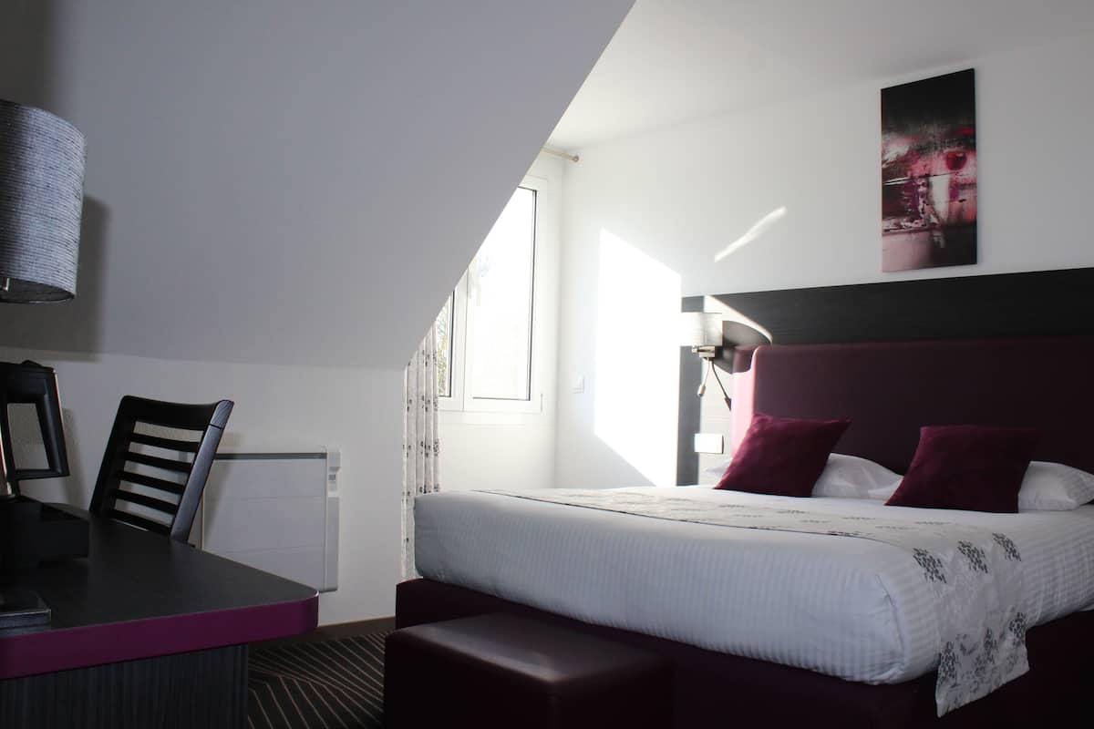 in-room safe, desk, blackout curtains, soundproofing