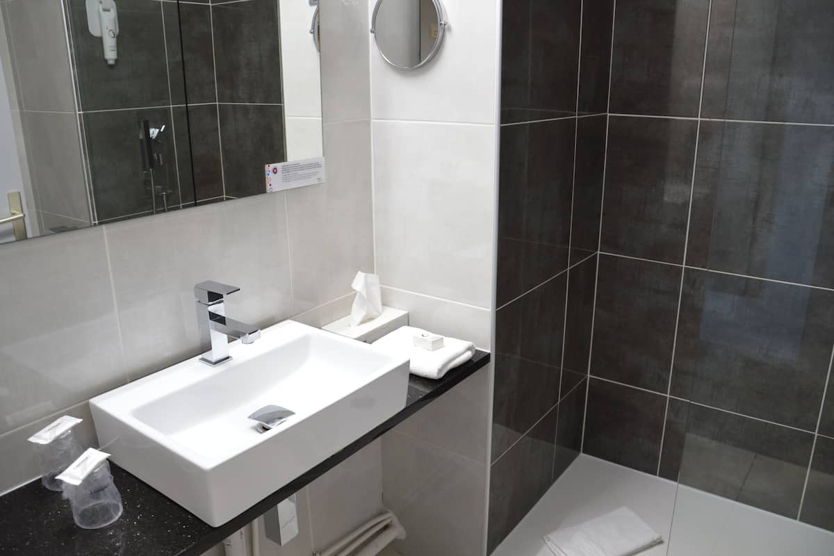 comfort double room, 1 double bed | bathroom | free toiletries, hair dryer, towels