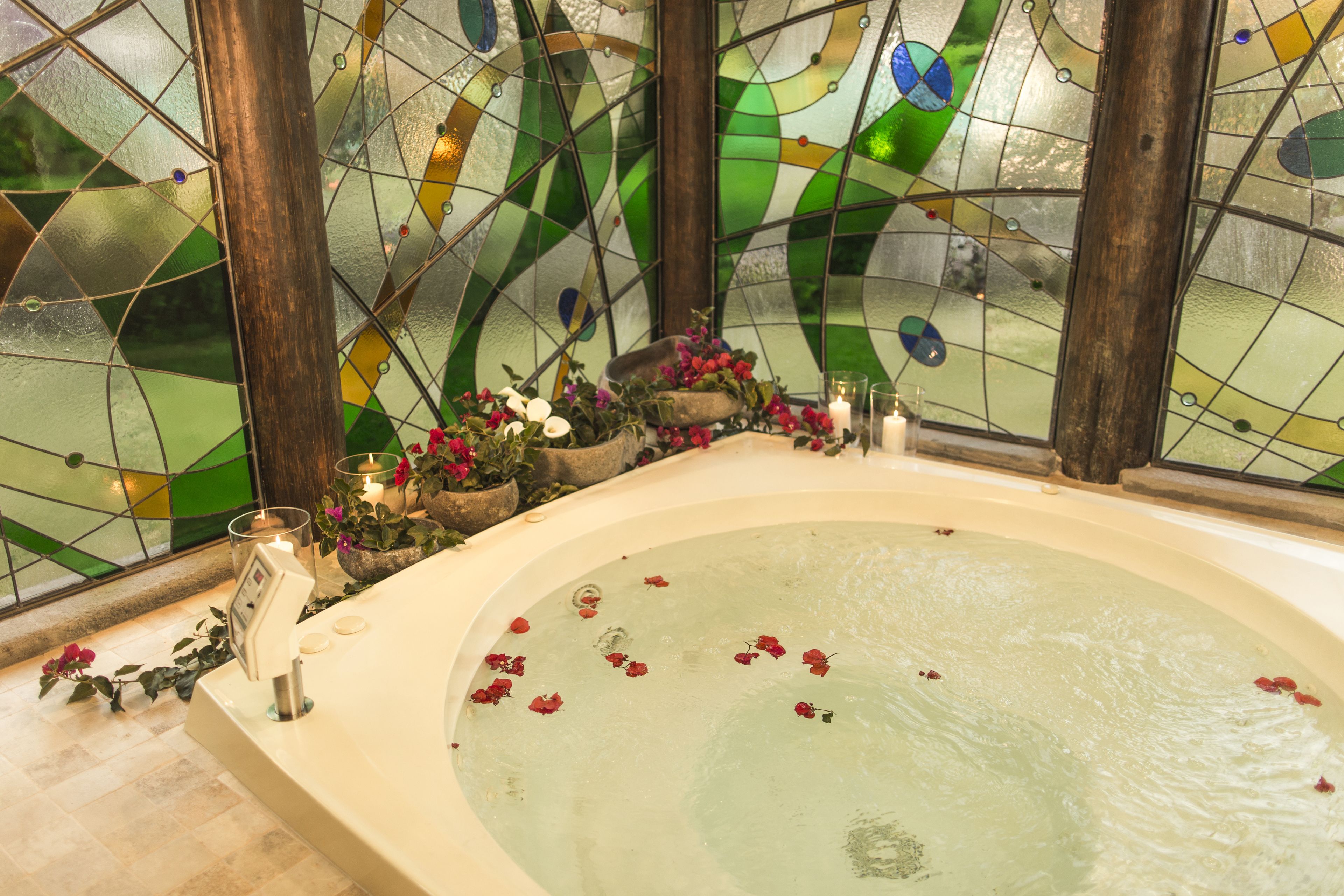 outdoor treatment area, sauna, hot tub, turkish bath/hammam