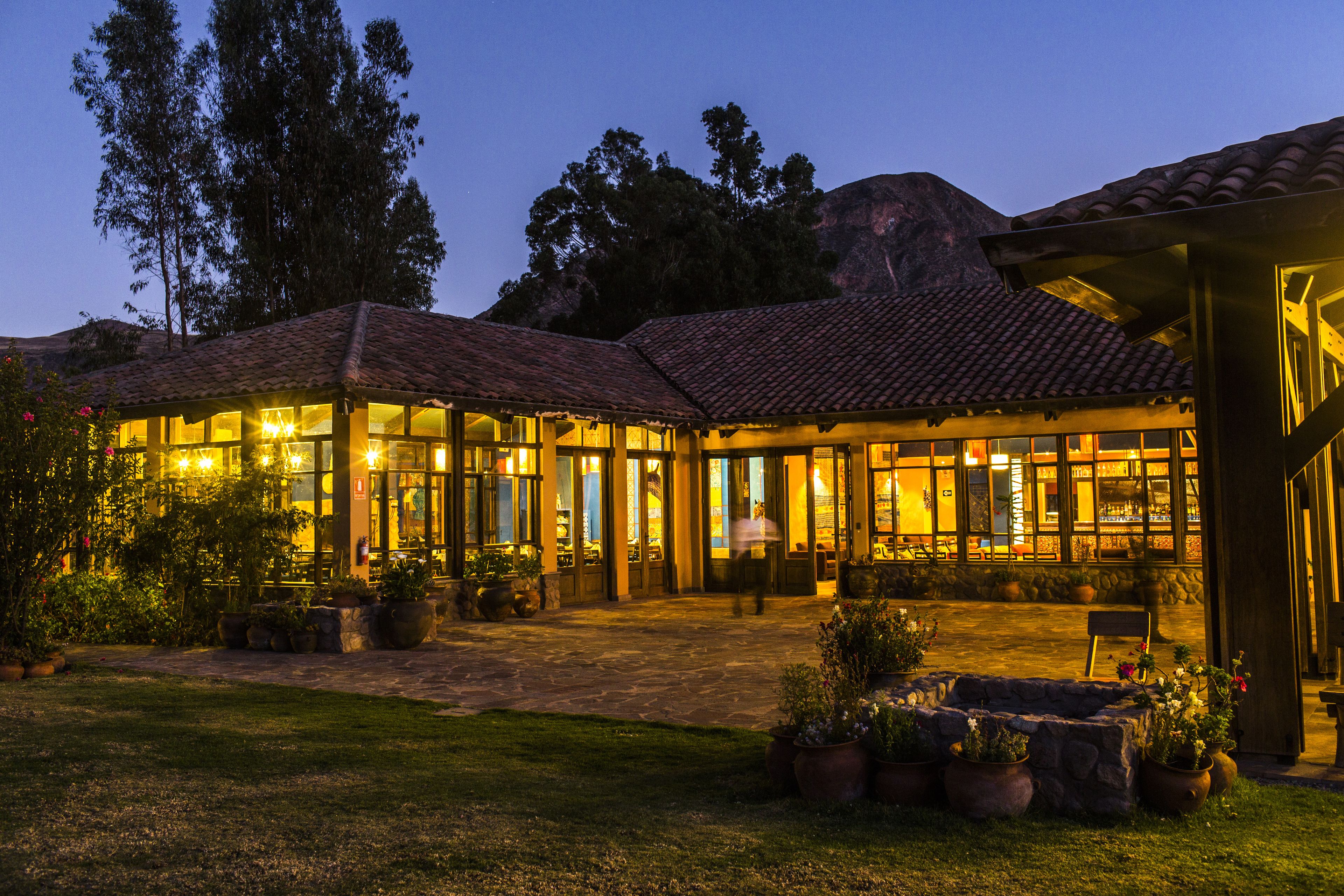 2 bars/lounges, poolside bar