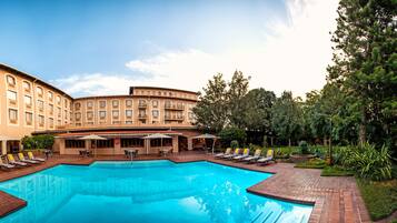 Outdoor pool, open 6:00 AM to 7:00 PM, pool umbrellas, sun loungers