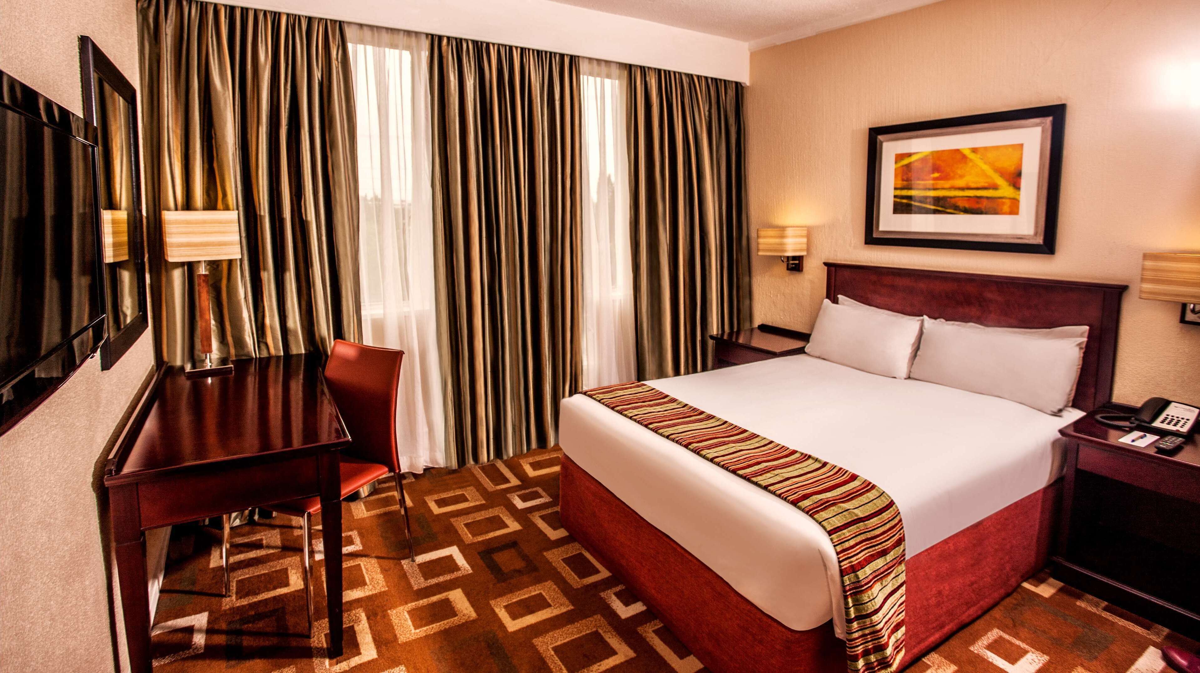 ห้องซูพีเรีย | ตู้นิรภัยในห้องพัก, โต๊ะทำงาน, พื้นที่ทำงานแบบใช้แล็ปท็อป, ผ้าม่านกันแสง