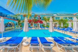 Outdoor pool, pool umbrellas, sun loungers - Side Sunberk Hotel (Manavgat)