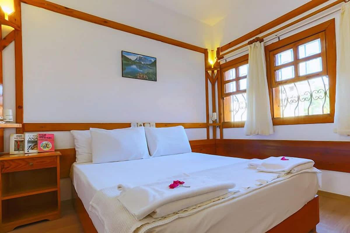 Double or Twin Room, Garden View | Minibar, free cribs/infant beds, free WiFi