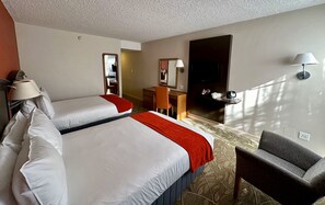 객실 내 금고, 책상, 노트북 작업 공간, 암막 커튼