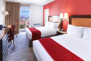 Double Room with Two Double Beds | 1 quarto, cofres nos quartos, escrivaninha