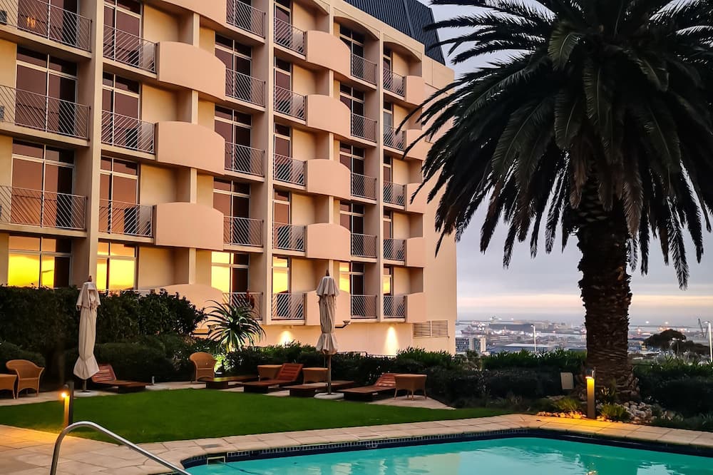 Garden Court Nelson Mandela Boulevard