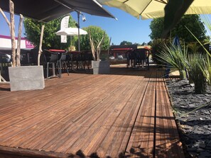 Lunch and dinner served, French cuisine