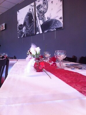 Lunch and dinner served, French cuisine