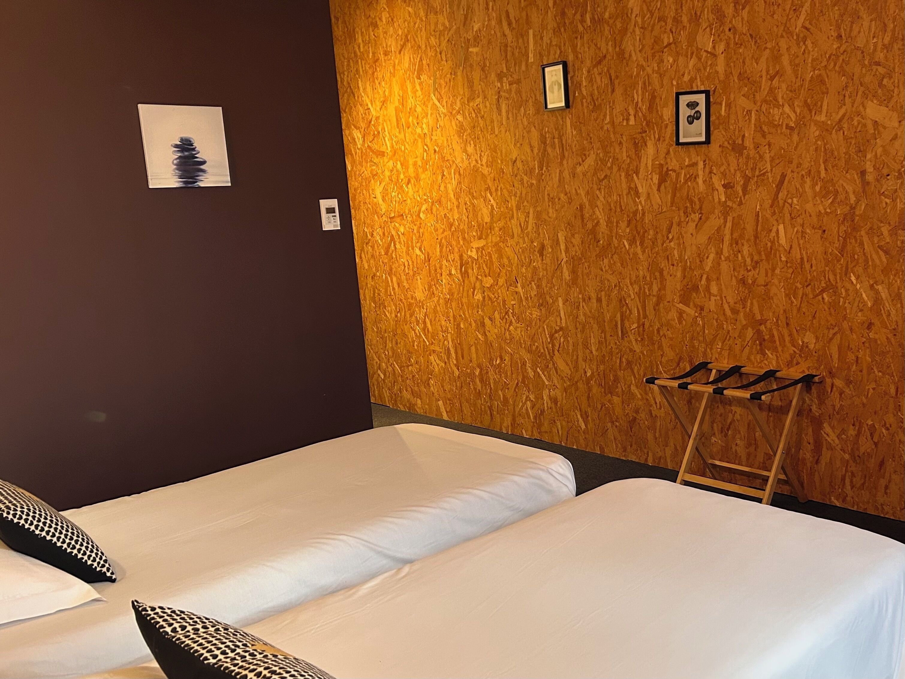 twin room | individually decorated, individually furnished, desk, soundproofing