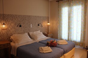 In-room safe, free cots/infant beds, free WiFi, bed sheets - Dassia Beach (Corfu)