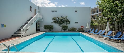 Seasonal outdoor pool, open 8 AM to 7:30 PM, pool umbrellas