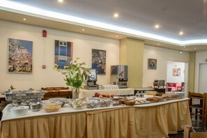 Free daily buffet breakfast