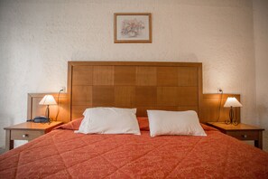 In-room safe, desk, free WiFi, bed sheets - Popi Star (Corfu)