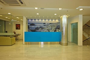 Check-in/check-out kiosk