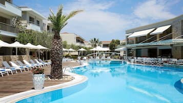 Seasonal outdoor pool, open 10:00 AM to 7:00 PM, pool umbrellas