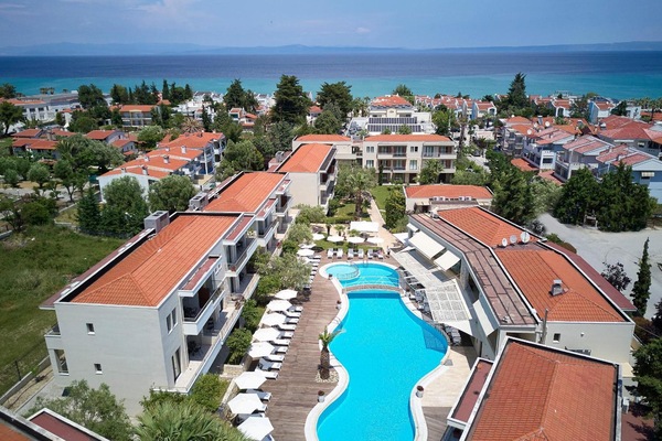 Seasonal outdoor pool, open 10:00 AM to 7:00 PM, pool umbrellas