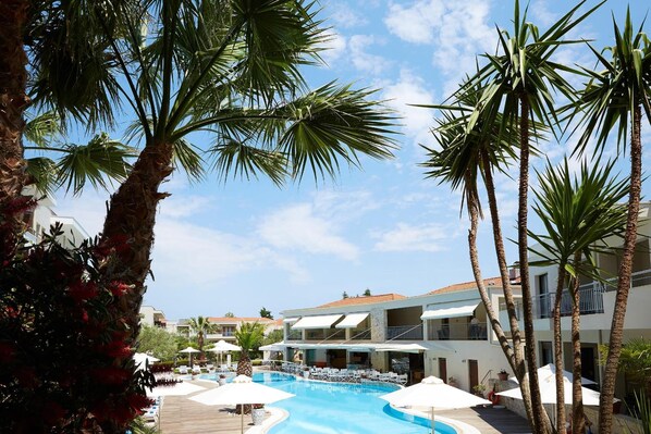 Seasonal outdoor pool, open 10:00 AM to 7:00 PM, pool umbrellas