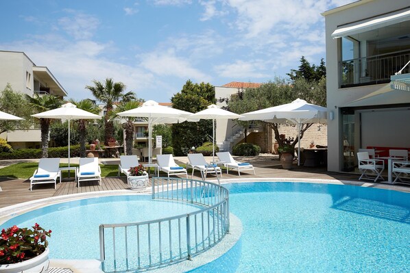 Seasonal outdoor pool, open 10:00 AM to 7:00 PM, pool umbrellas