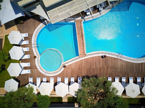 Seasonal outdoor pool, open 10:00 AM to 7:00 PM, pool umbrellas