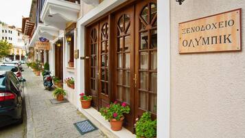 المنشأة من الخارج