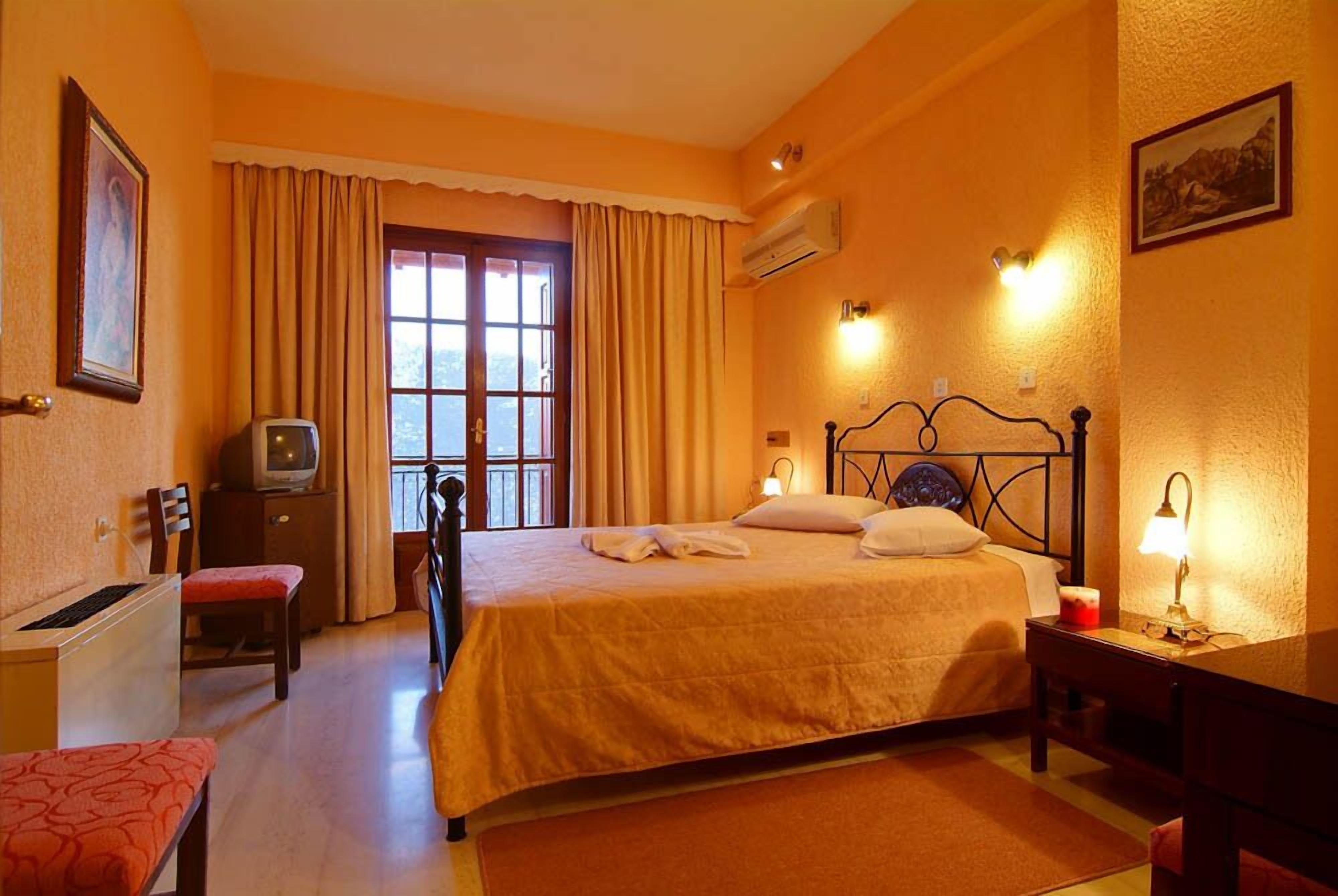 double or twin room | in-room safe, soundproofing, free cots/infant beds, free wifi