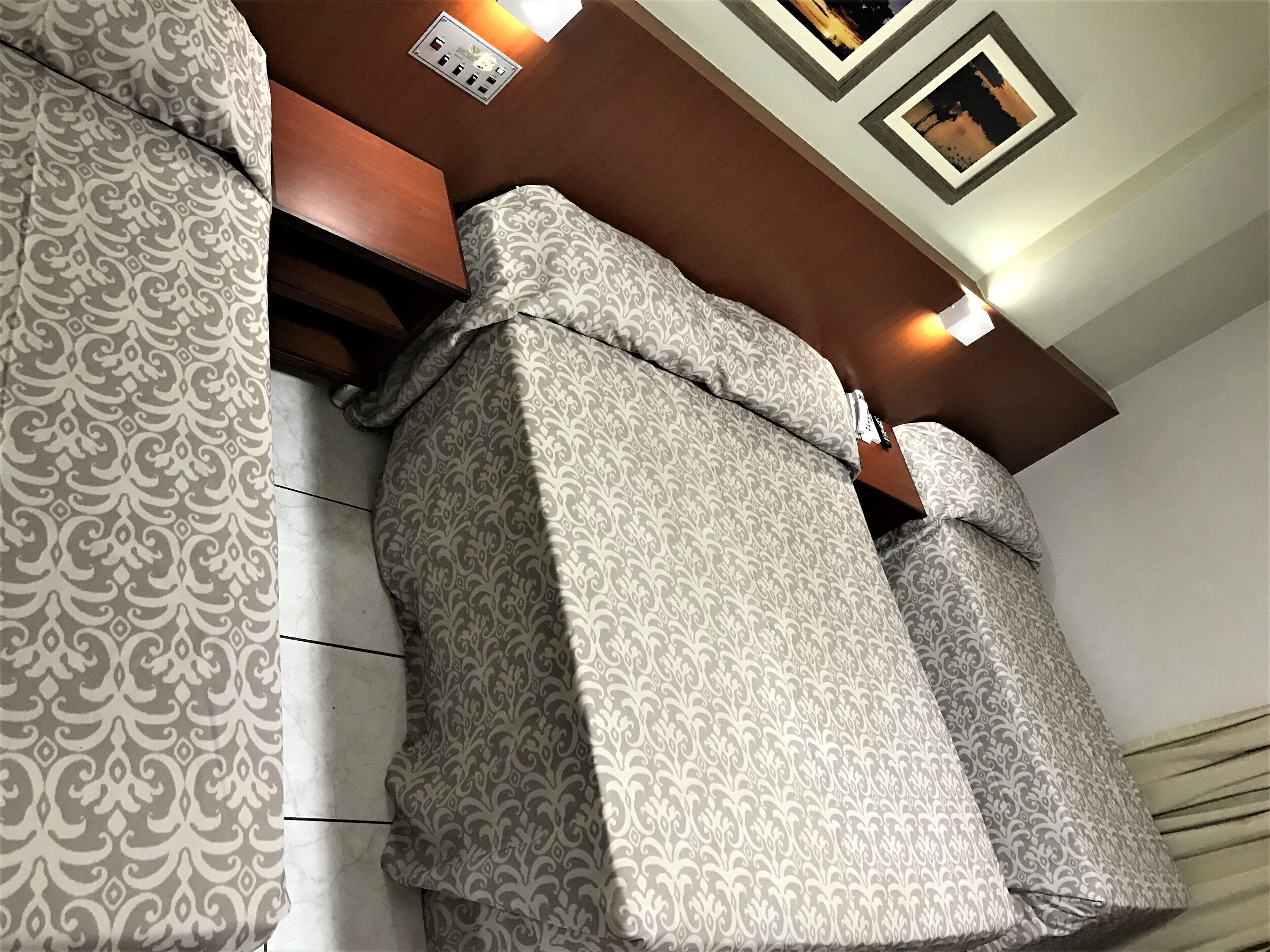 luxo quadruplo | minibar, in-room safe, desk, soundproofing