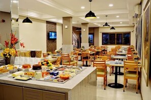 Tägliches inbegriffenes Frühstücksbuffet
