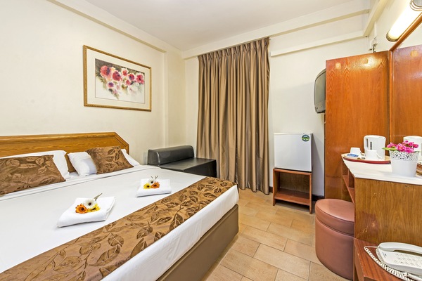 Standard Room, 1 Queen Bed | WiFi (free), bed sheets
