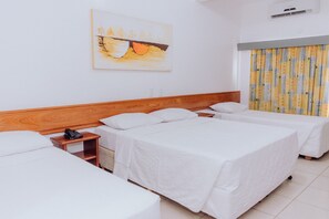 Standardzimmer | Minibar, Schreibtisch, Verdunkelungsvorhänge, schallisolierte Zimmer