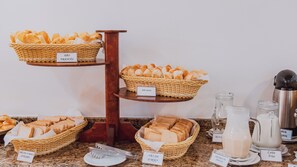 Free daily buffet breakfast - Poty Praia Hotel (Porto Seguro)