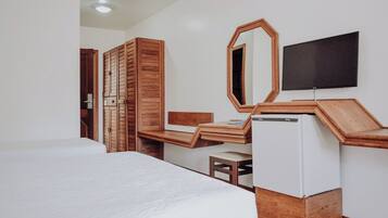 Minibar, skrivebord, blendingsgardiner og lydisolert