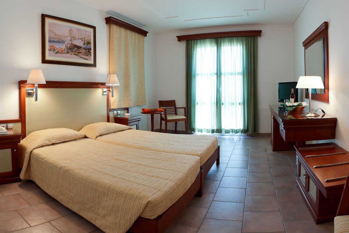 standard double room single use | 1 bedroom, in-room safe, soundproofing, free wifi
